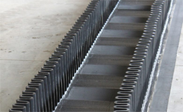 BANDAS CON BORDES DE CONTENCION Y TACOS TRANSVERSALES